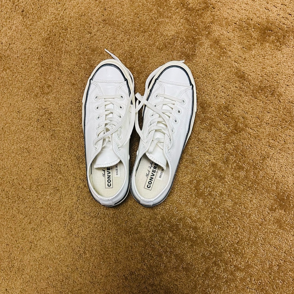 Converse patient leather tennis shoes